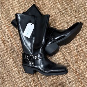 Time and Tru Women's Glossy Black Heeled Boots
